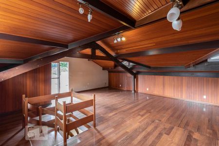 Casa para alugar com 360m², 4 quartos e 4 vagas Casa para alugar com 360m², 4 quartos e 4 vagasSala Terceiro Andar