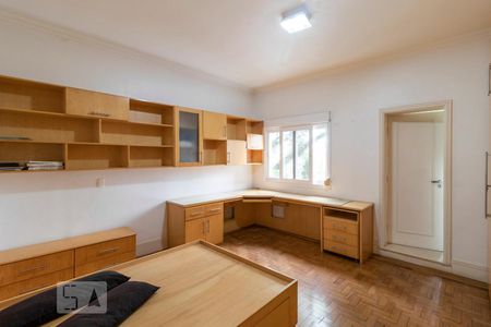 Casa para alugar com 360m², 4 quartos e 4 vagas Casa para alugar com 360m², 4 quartos e 4 vagasSuíte 2