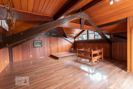 Casa para alugar com 360m², 4 quartos e 4 vagas Casa para alugar com 360m², 4 quartos e 4 vagasSala Terceiro Andar