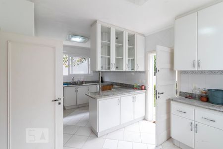 Casa para alugar com 360m², 4 quartos e 4 vagas Casa para alugar com 360m², 4 quartos e 4 vagasCozinha