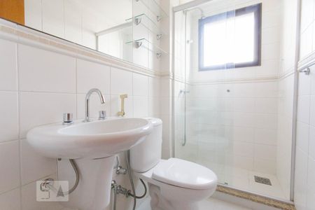Banheiro de apartamento para alugar com 2 quartos, 110m² em Passo da Areia, Porto Alegre