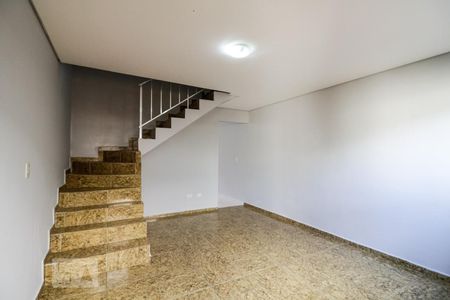 Sala de casa para alugar com 2 quartos, 111m² em Conceição, Osasco