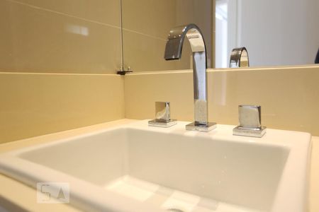 Banheiro Social de apartamento à venda com 2 quartos, 70m² em Jaguaré, São Paulo