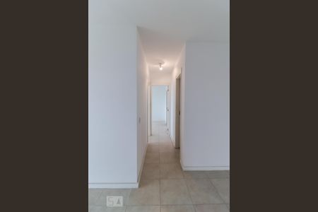 Corredor de apartamento para alugar com 2 quartos, 68m² em Jacarepaguá, Rio de Janeiro