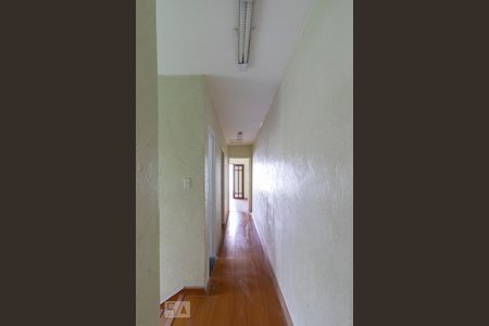 Corredor Segundo Andar de casa para alugar com 3 quartos, 180m² em Jardim Aeroporto, São Paulo