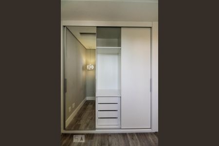 Apartamento à venda com 77m², 3 quartos e 1 vagaQuarto 2