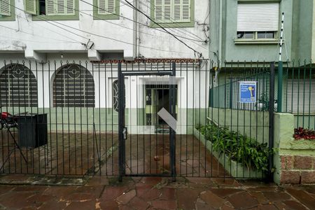Fachada e Placa de kitnet/studio para alugar com 0 quarto, 32m² em Floresta, Porto Alegre