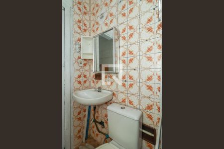 Banheiro de kitnet/studio para alugar com 0 quarto, 32m² em Floresta, Porto Alegre