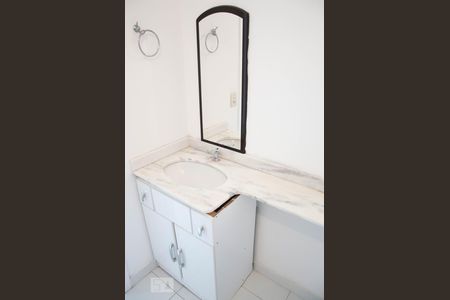 Banheiro suíte de apartamento à venda com 2 quartos, 65m² em Vila Ipiranga, Porto Alegre