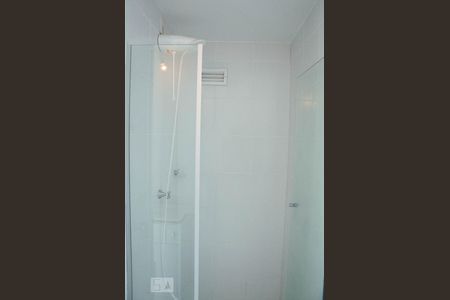 Banheiro de apartamento à venda com 2 quartos, 65m² em Vila Ipiranga, Porto Alegre