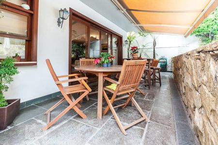 Casa de condomínio à venda com 420m², 4 quartos e 4 vagasVaranda