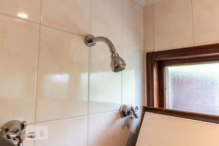 Casa de condomínio à venda com 420m², 4 quartos e 4 vagasChuveiro do Banheiro Social