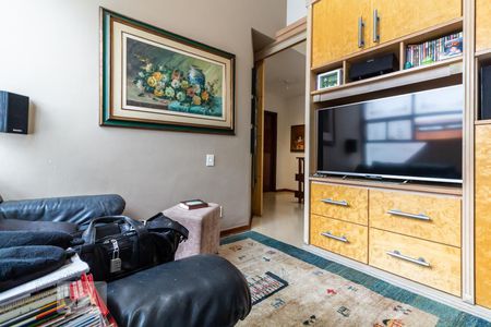 Casa de condomínio à venda com 420m², 4 quartos e 4 vagasSala de TV