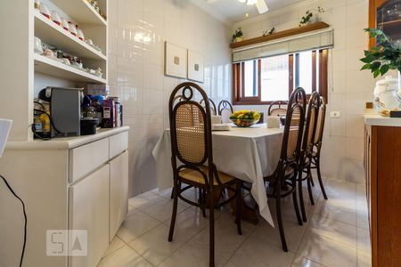 Casa de condomínio à venda com 420m², 4 quartos e 4 vagasCozinha