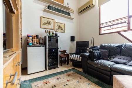 Sala de TV de casa de condomínio à venda com 4 quartos, 420m² em Alphaville, Santana de Parnaíba