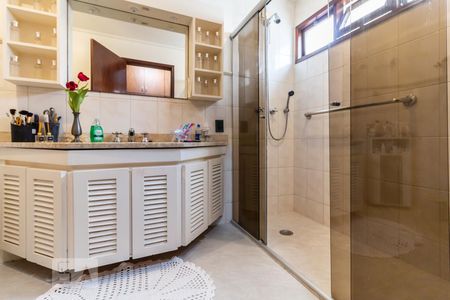 Casa de condomínio à venda com 420m², 4 quartos e 4 vagasBanheiro da Suíte 1