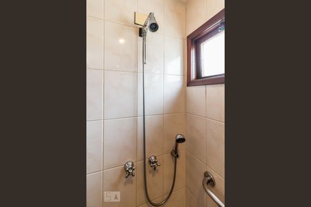 Casa de condomínio à venda com 420m², 4 quartos e 4 vagasChuveiro do Banheiro da Suíte 1