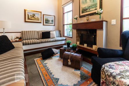 Sala de Lareira de casa de condomínio à venda com 4 quartos, 420m² em Alphaville, Santana de Parnaíba