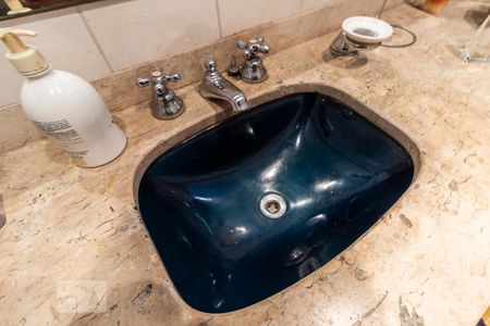 Casa de condomínio à venda com 420m², 4 quartos e 4 vagasPia do Banheiro Social