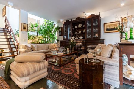 Sala de Estar de casa de condomínio à venda com 4 quartos, 420m² em Alphaville, Santana de Parnaíba