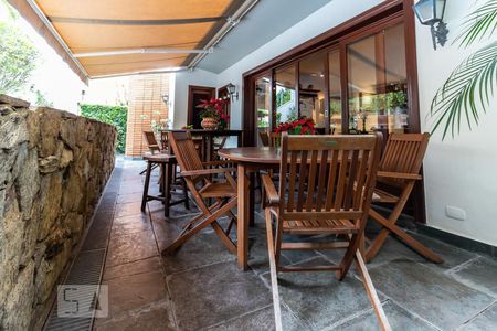 Casa de condomínio à venda com 420m², 4 quartos e 4 vagasVaranda