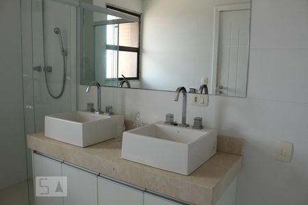 Apartamento à venda com 434m², 4 quartos e 4 vagasBanheiro da Suíte Master