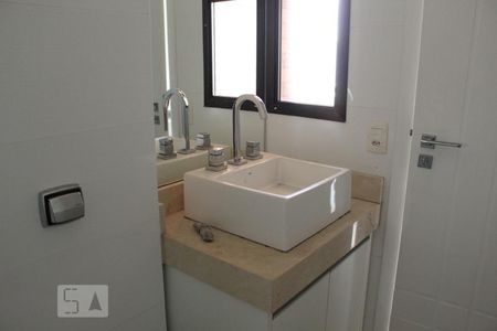 Apartamento à venda com 434m², 4 quartos e 4 vagasBanheiro da Suíte 3