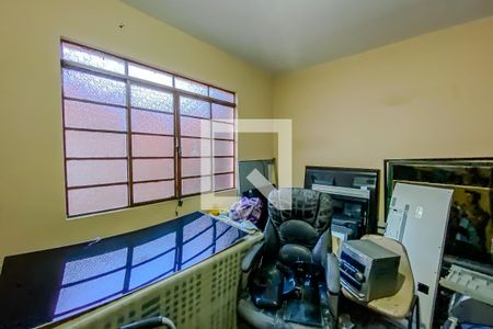 Casa à venda com 220m², 3 quartos e 4 vagasEscritorio