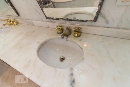 Casa de condomínio para alugar com 800m², 5 quartos e sem vaga Casa de condomínio para alugar com 800m², 5 quartos e sem vagaPia 1 do Banheiro da Suíte 2