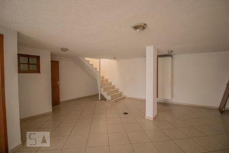 Casa para alugar com 256m², 5 quartos e 4 vagas Casa para alugar com 256m², 5 quartos e 4 vagasGaragem