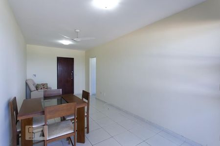 Sala de apartamento para alugar com 1 quarto, 55m² em Barra da Tijuca, Rio de Janeiro
