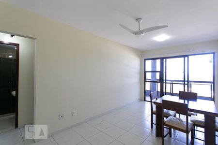 Sala de apartamento para alugar com 1 quarto, 55m² em Barra da Tijuca, Rio de Janeiro