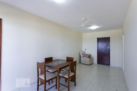 Sala de apartamento para alugar com 1 quarto, 55m² em Barra da Tijuca, Rio de Janeiro