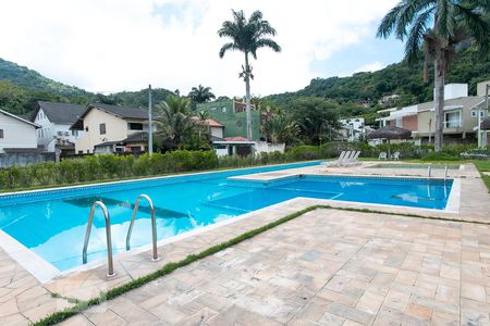 Casa de condomínio à venda com 310m², 4 quartos e 3 vagasPiscina