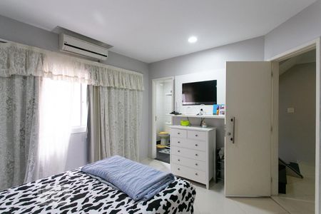 Casa de condomínio à venda com 310m², 4 quartos e 3 vagasSuíte