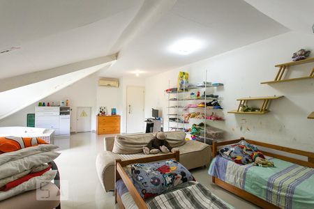 Casa de condomínio à venda com 310m², 4 quartos e 3 vagasQuarto