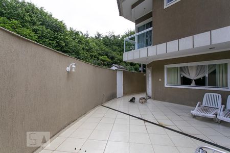 Casa de condomínio à venda com 310m², 4 quartos e 3 vagasPátio
