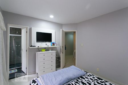 Casa de condomínio à venda com 310m², 4 quartos e 3 vagasSuíte