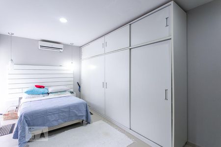 Casa de condomínio à venda com 310m², 4 quartos e 3 vagasSuíte