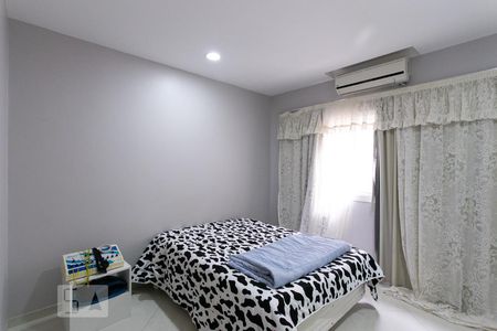 Casa de condomínio à venda com 310m², 4 quartos e 3 vagasSuíte