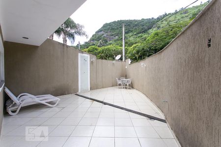 Casa de condomínio à venda com 310m², 4 quartos e 3 vagasPátio