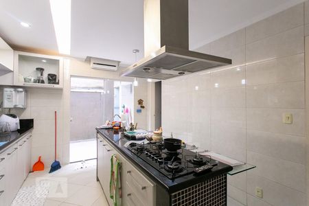 Casa de condomínio à venda com 310m², 4 quartos e 3 vagasCozinha