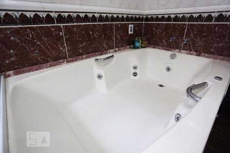 Casa para alugar com 380m², 4 quartos e 4 vagasBanheiro