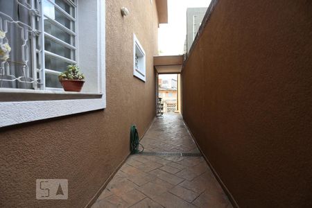 Casa para alugar com 380m², 4 quartos e 4 vagas Casa para alugar com 380m², 4 quartos e 4 vagasCorredor lateral