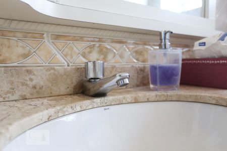 Casa para alugar com 380m², 4 quartos e 4 vagas Casa para alugar com 380m², 4 quartos e 4 vagasBanheiro da Suíte 02