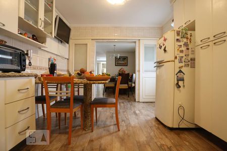 Casa para alugar com 380m², 4 quartos e 4 vagasCozinha