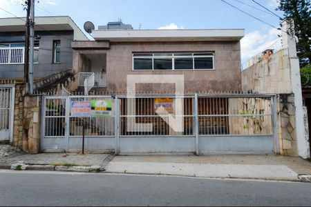 Casa à venda com 250m², 5 quartos e 5 vagas Casa à venda com 250m², 5 quartos e 5 vagasFachada