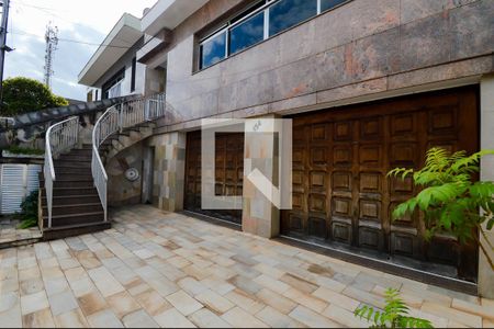 Casa à venda com 250m², 5 quartos e 5 vagas Casa à venda com 250m², 5 quartos e 5 vagasÁrea comum