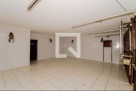 Casa à venda com 250m², 5 quartos e 5 vagas Casa à venda com 250m², 5 quartos e 5 vagasÁrea comum