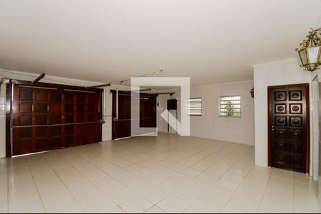 Casa à venda com 250m², 5 quartos e 5 vagas Casa à venda com 250m², 5 quartos e 5 vagasGaragem